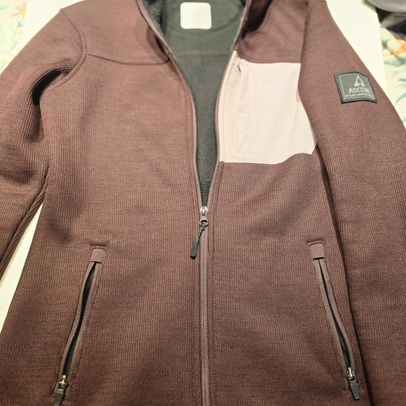 Ascend Men's Dark Brown Zip-Up Sweater with Light Gray Pocket - Picture 8 of 8